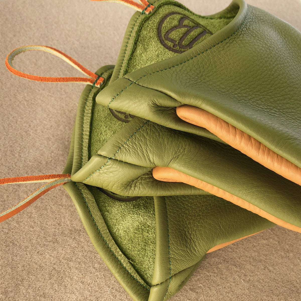 Half Oven Mitt (Colors): Pistachio green with camel brown